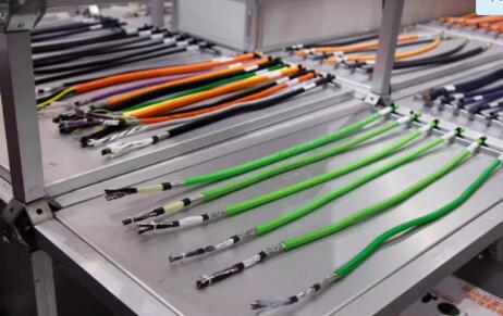 1556256463.jpg 機器人電纜.jpg